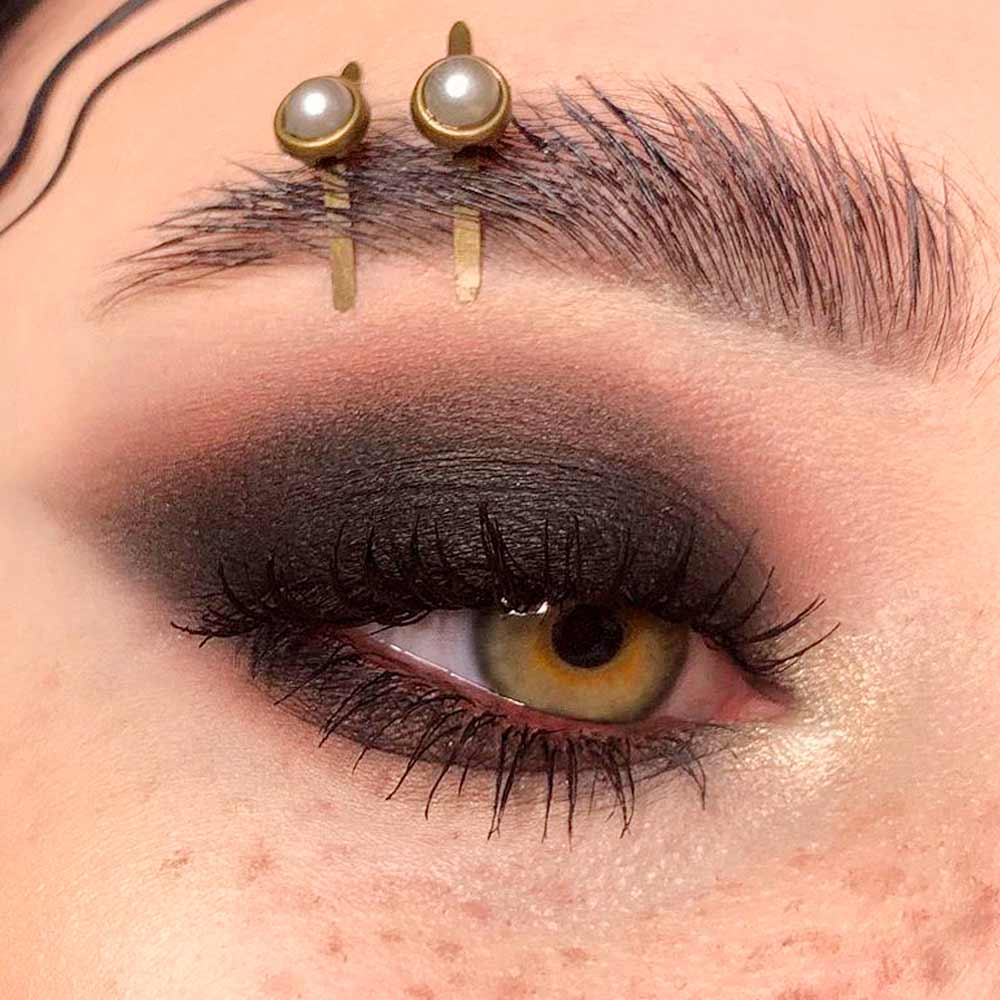 Goth Girl Eye Makeup Tips