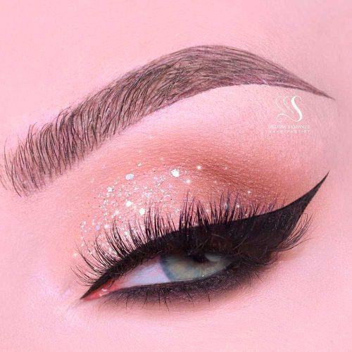 >Makeup Idea with Shimmer and Liquid Black Eyeliner