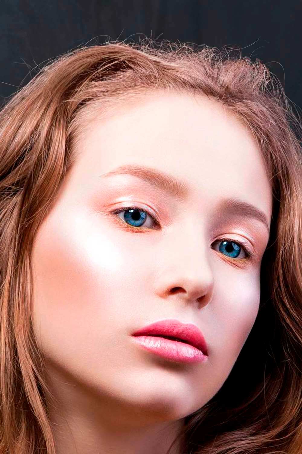 Natural Makeup Looks With Highlighter Glow