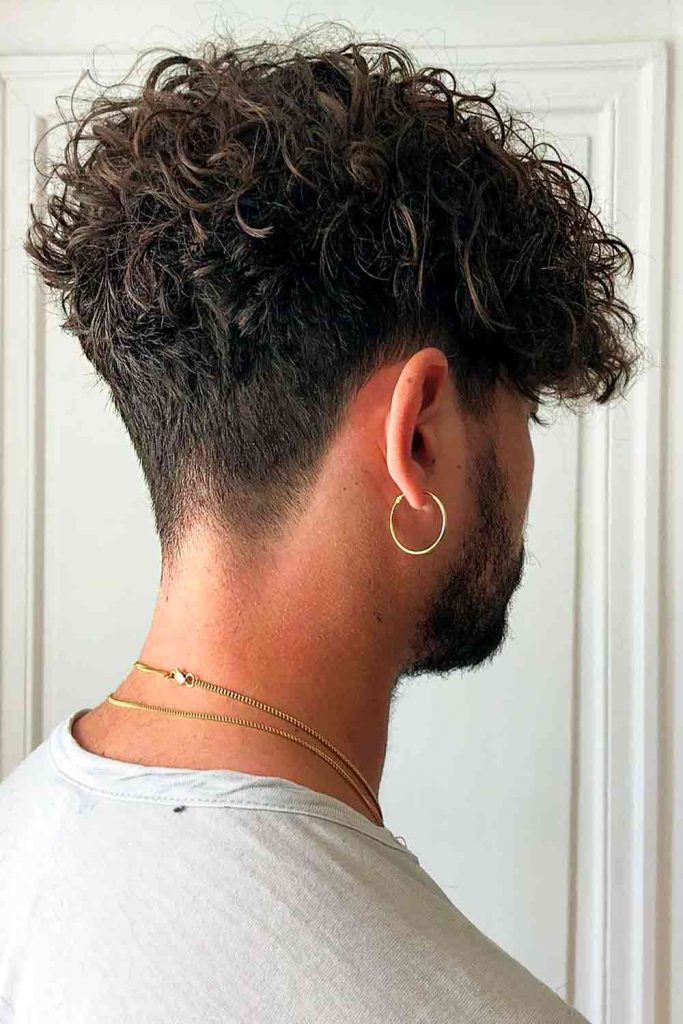 Taper Fade Curly Hair #curlyhairmen #curlyhairstylesformen #curlyhairstylesmen