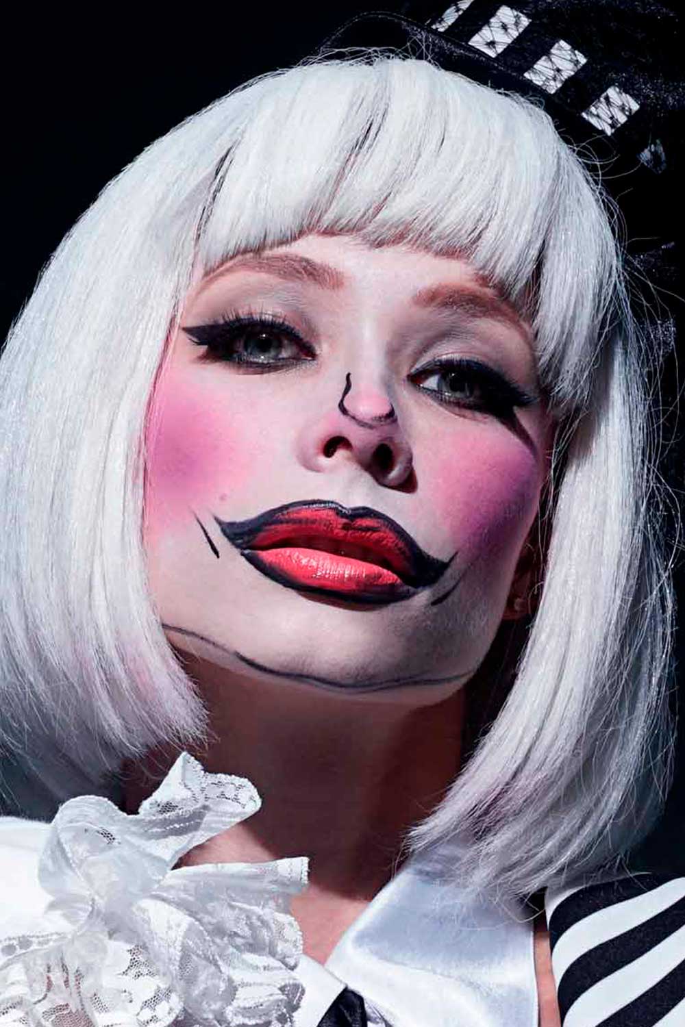 Clown-Styled Pretty Halloween Makeup Ideas