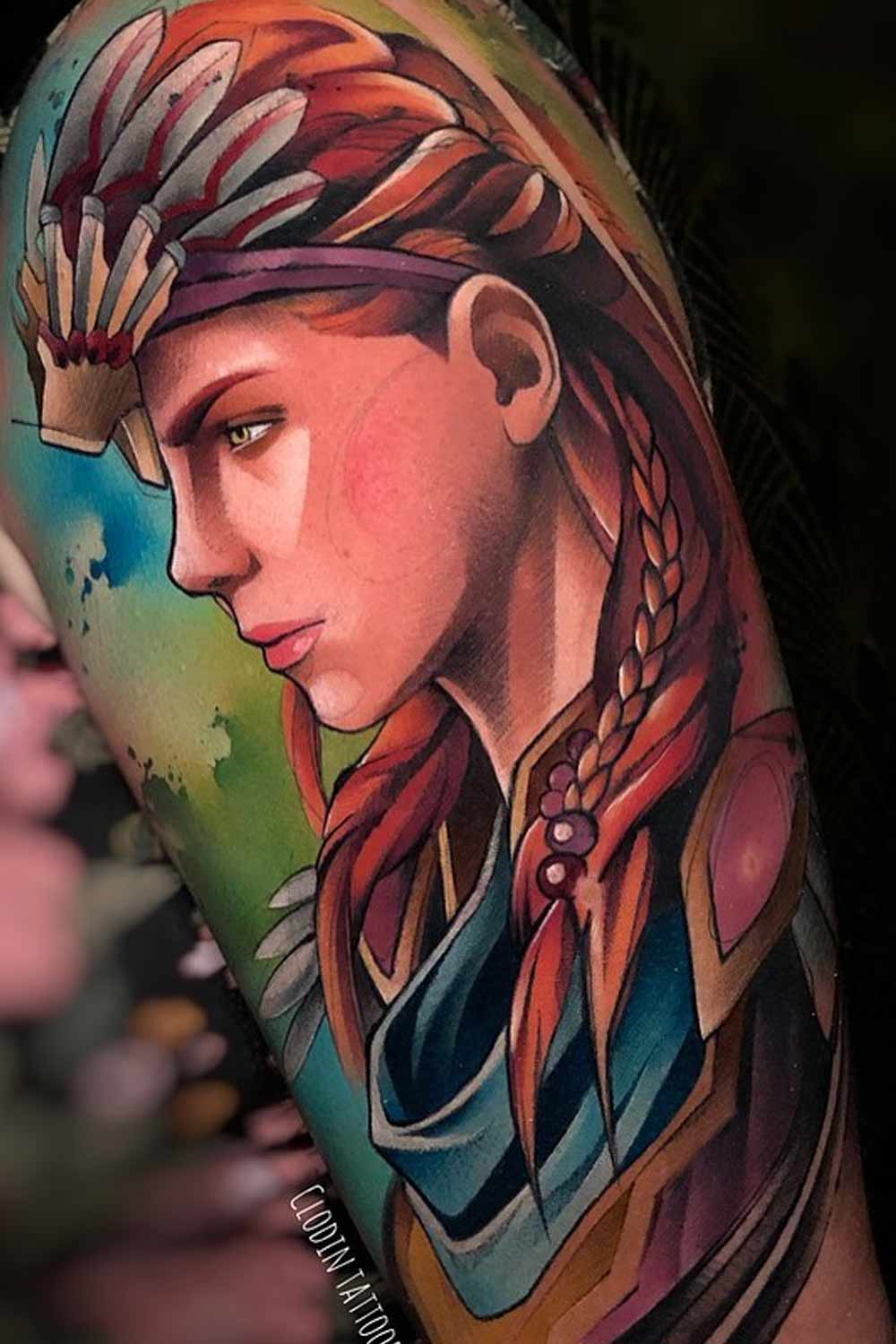 Tatuagem feminina de retrato em aquarela guerreira