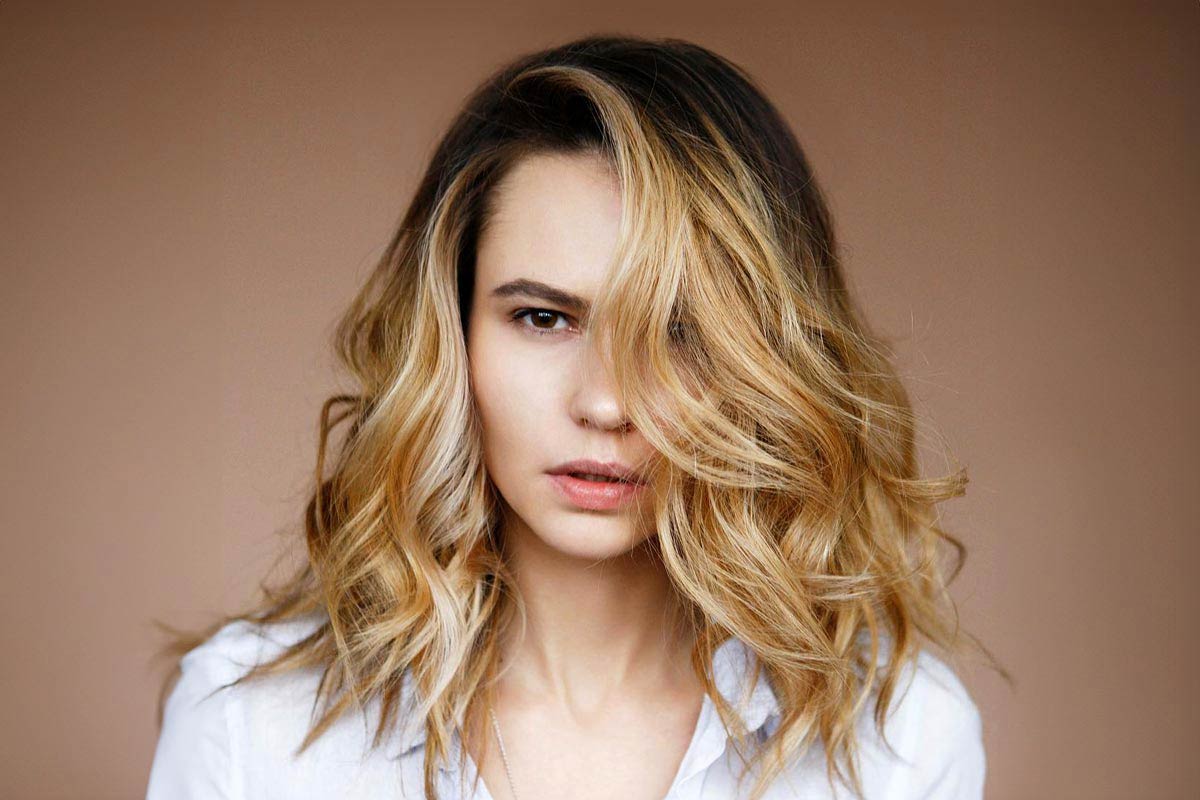 20 Flattering Medium Length Hairstyles for Women 2024 - Hairstyles Weekly