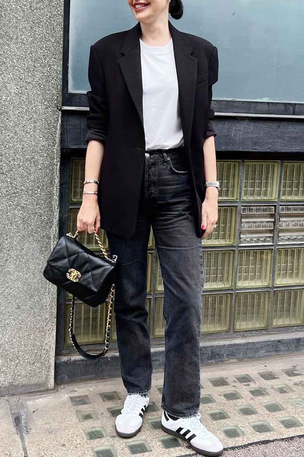 Classy Black and White Outfits for Office