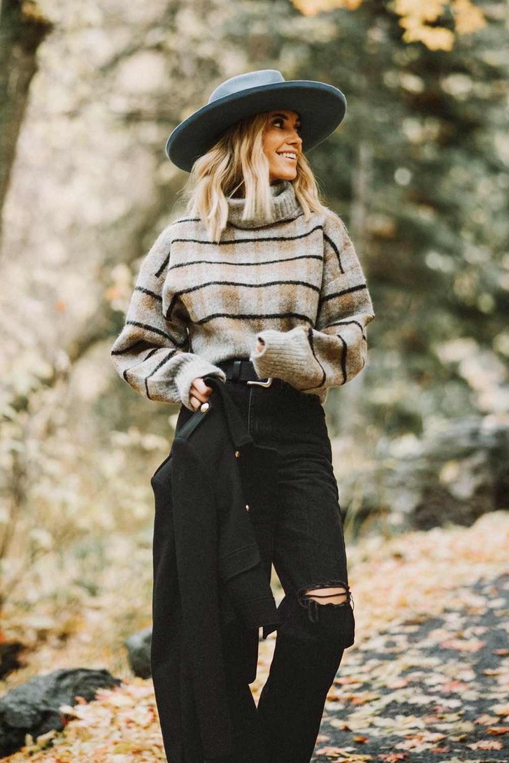 Sweater with Ripped Jeans Outfits for Fall
