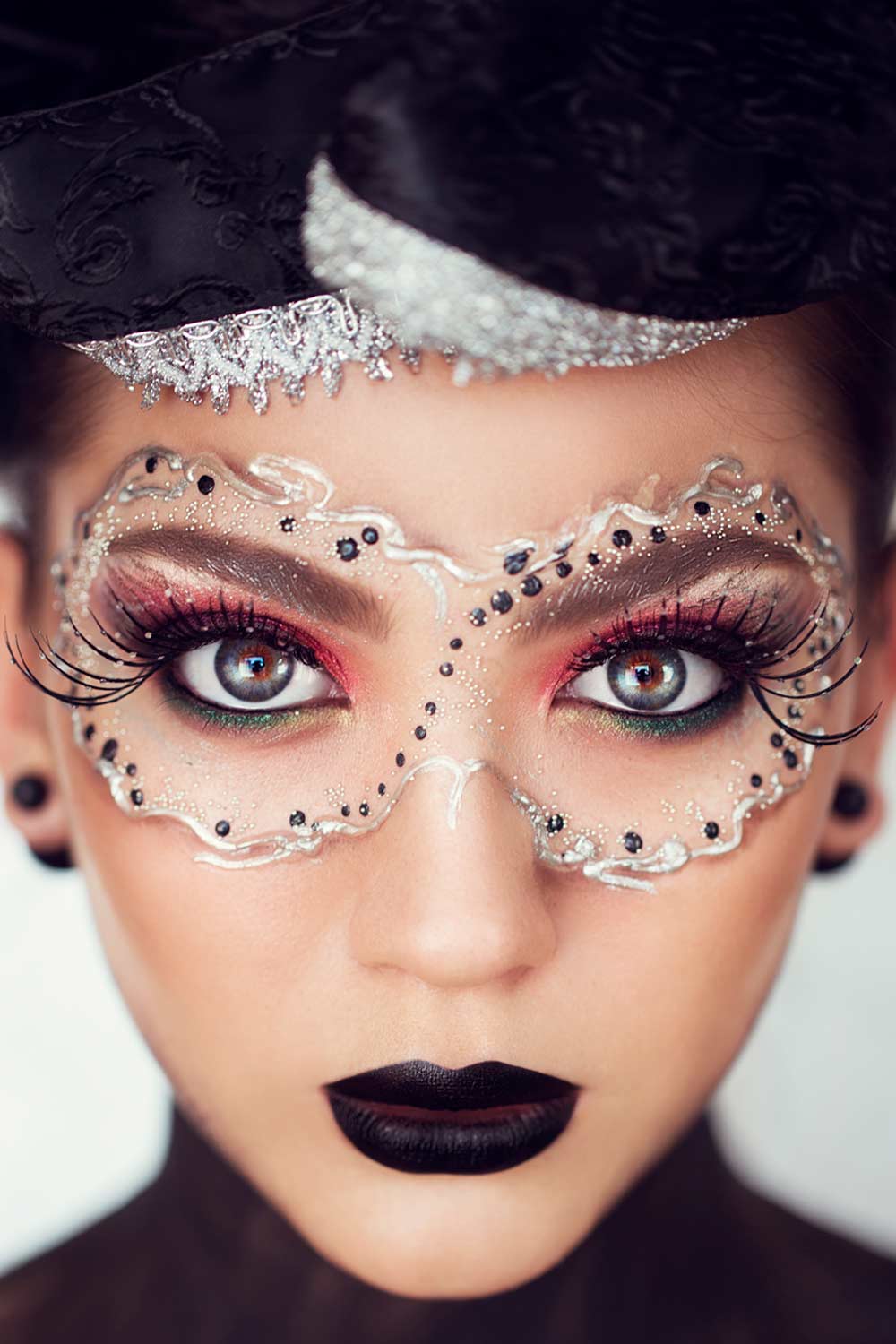 Glamourous Eye-Mask Makeup Looks