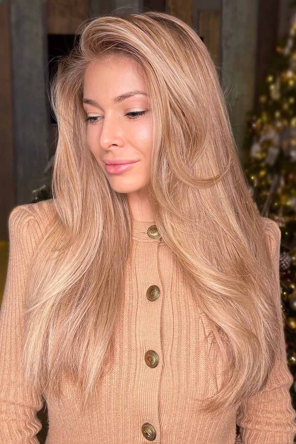 Serene Honey Blonde Hair Wallpaper for Mobile Serene Honey Blonde Hair Wallpaper for Mobile