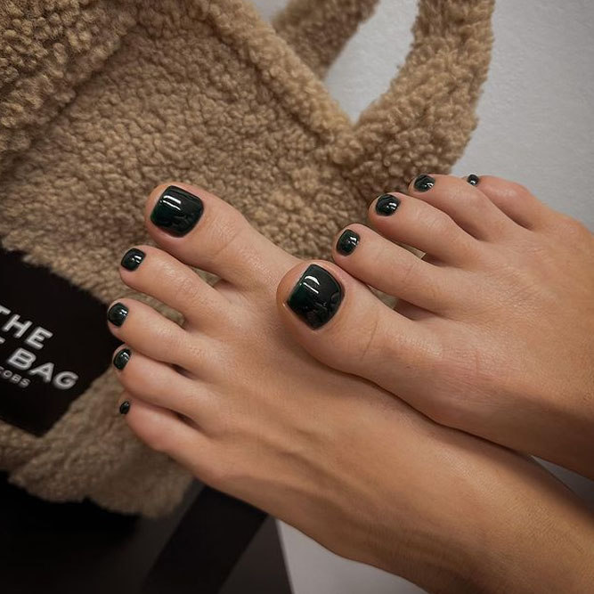 Dark Green Toes