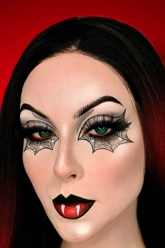 Vampire Makeup Looks With Bold Eyes