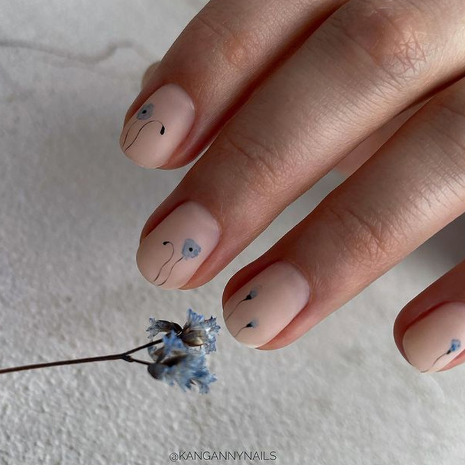 Minimalist Flowers Nail Designs