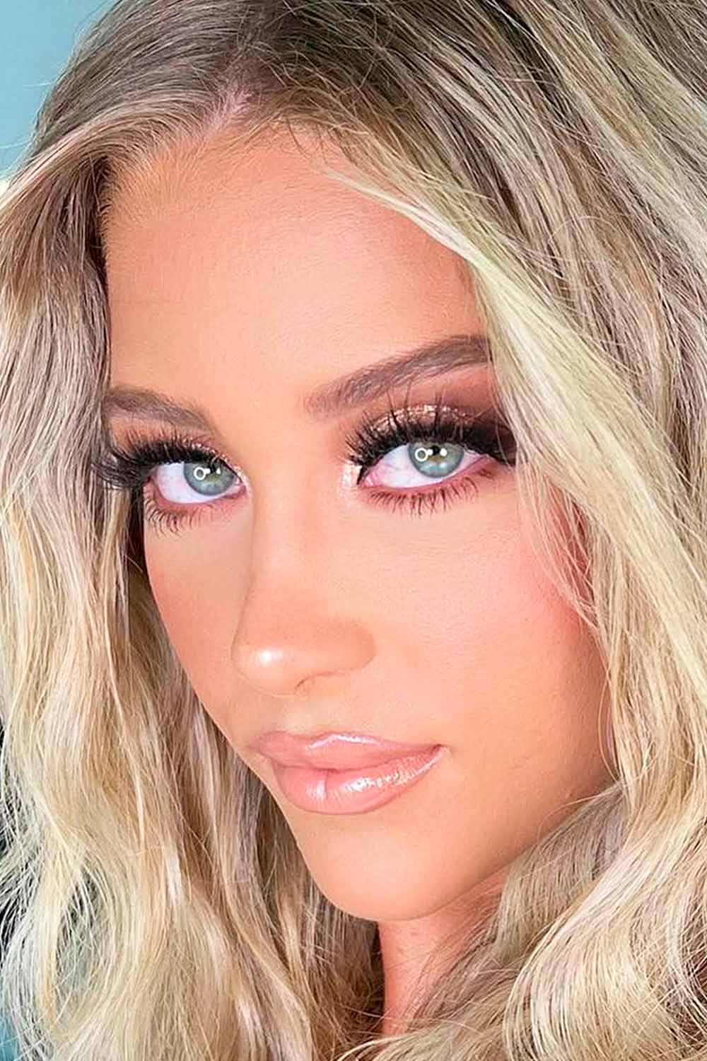 Full Face Makeup Ideas for Blue-Eyed Babes