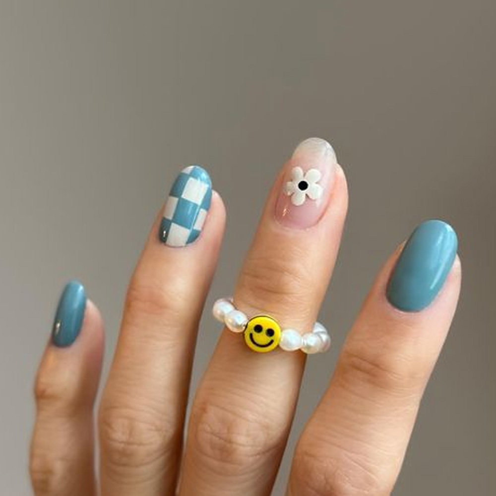 Checked Pattern With Flowers Pretty Nails