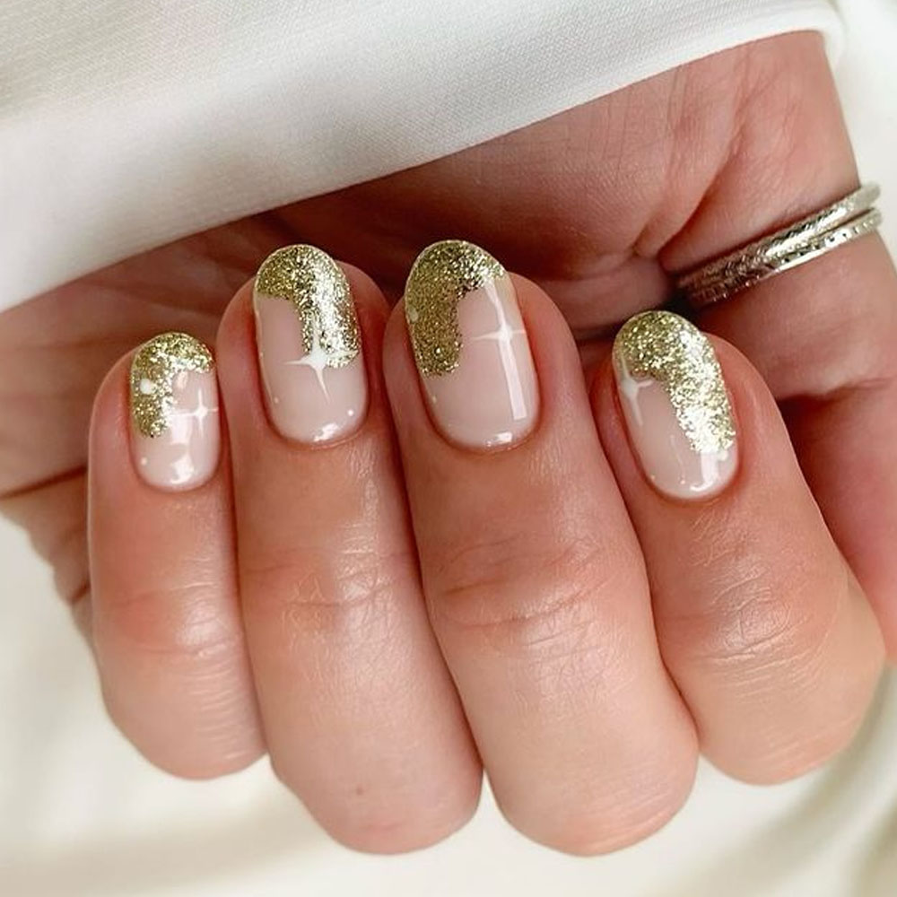 27 Best Holiday Nail Art Designs : Snowflake Minimal Christmas Nails