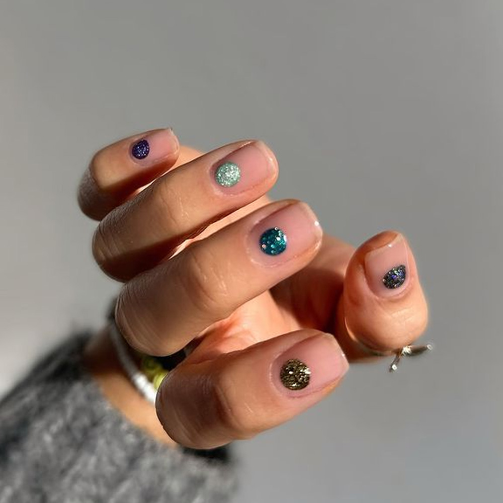 Minimalist Holiday Nails