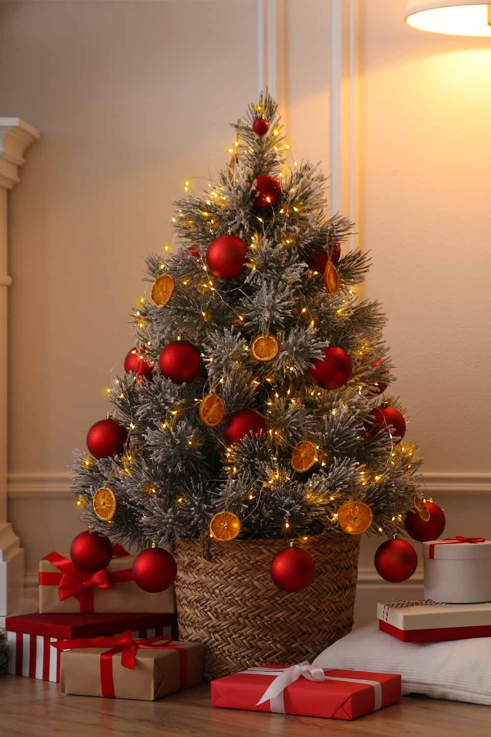 Cozy Red and Gold Christmas Tree Decorating Ideas • Craving Some Creativity