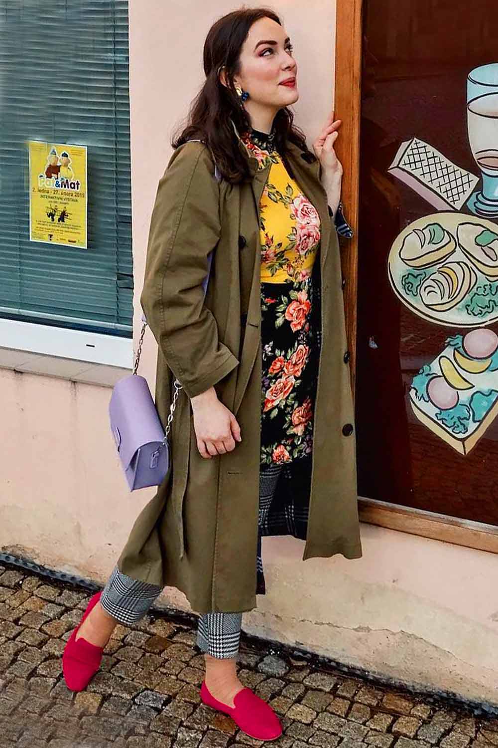 Khaki Trenches For Comfy Walking Outfit