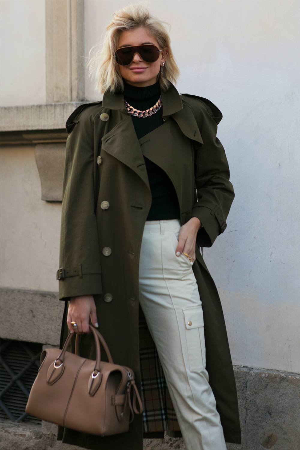 Khaki Trenches For Comfy Walking Outfit