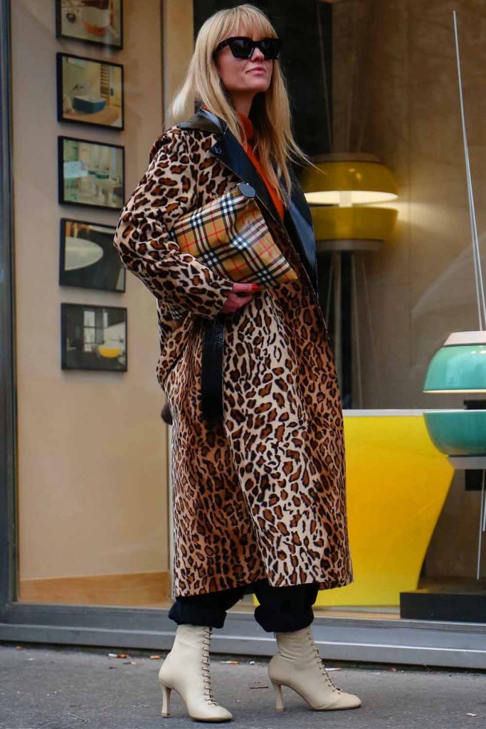 Ultra Feminine Outfit With Short Leopard Trench Coat 