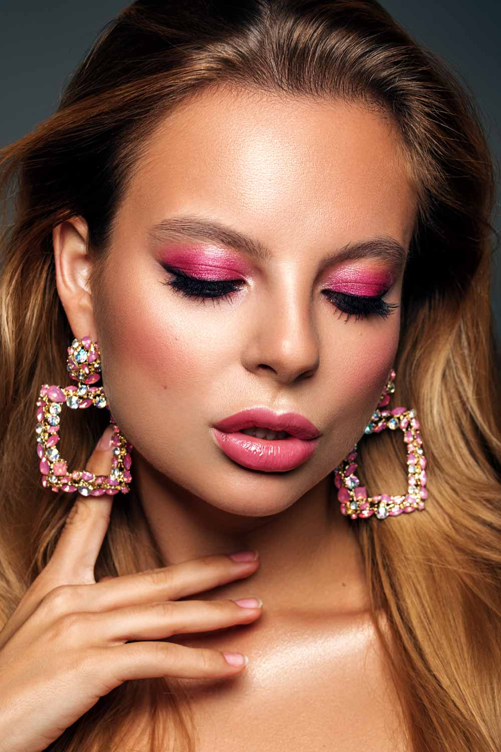 Pretty Christmas Makeup in Pink Tones