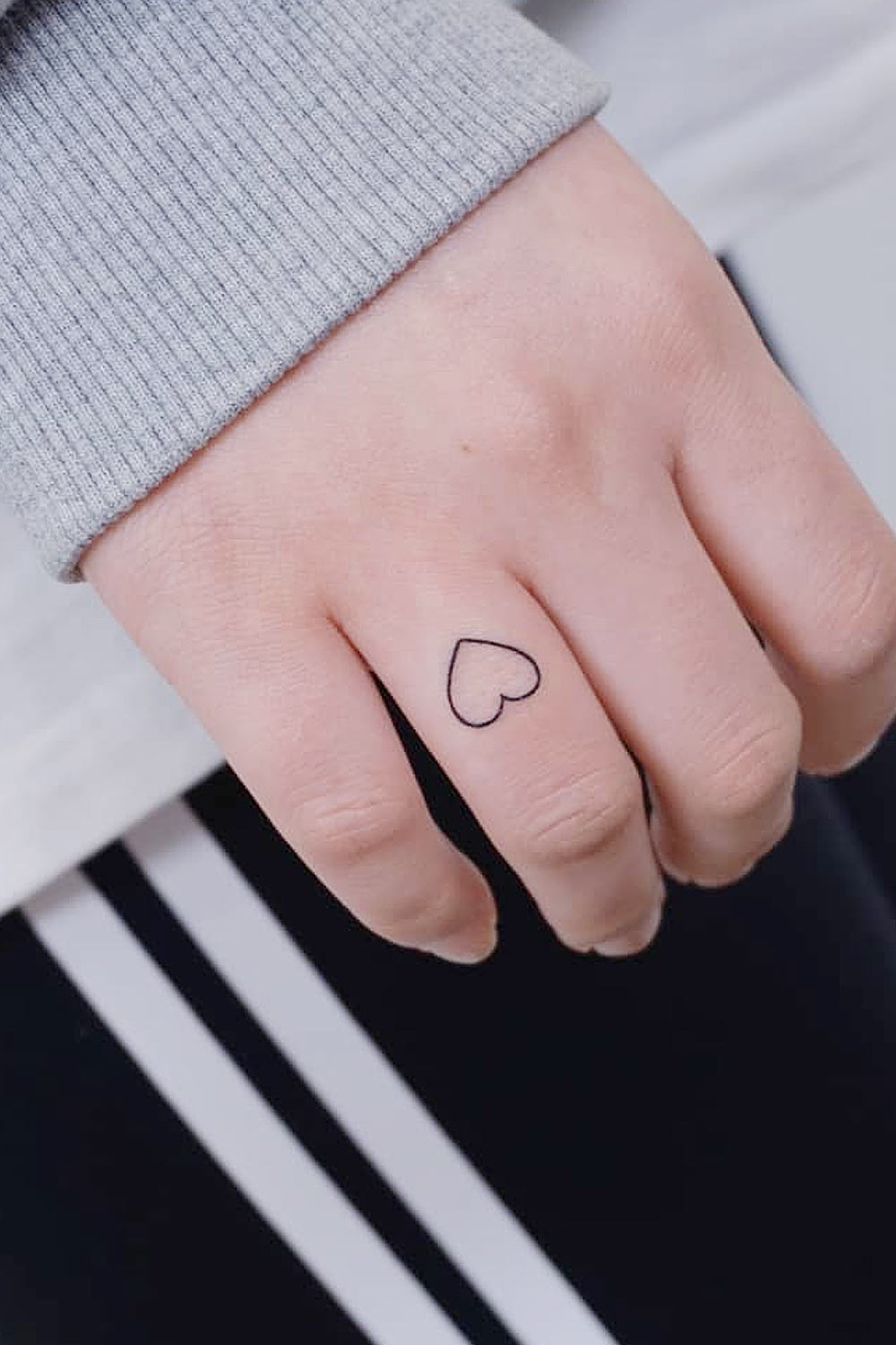 finger tattoos minimalist small heart
