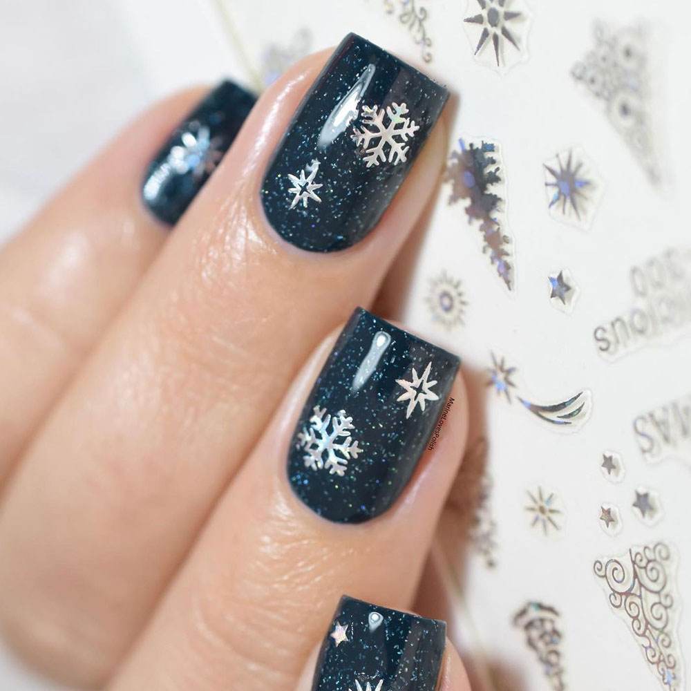 Sparkly Glitter Snowflakes Nails
