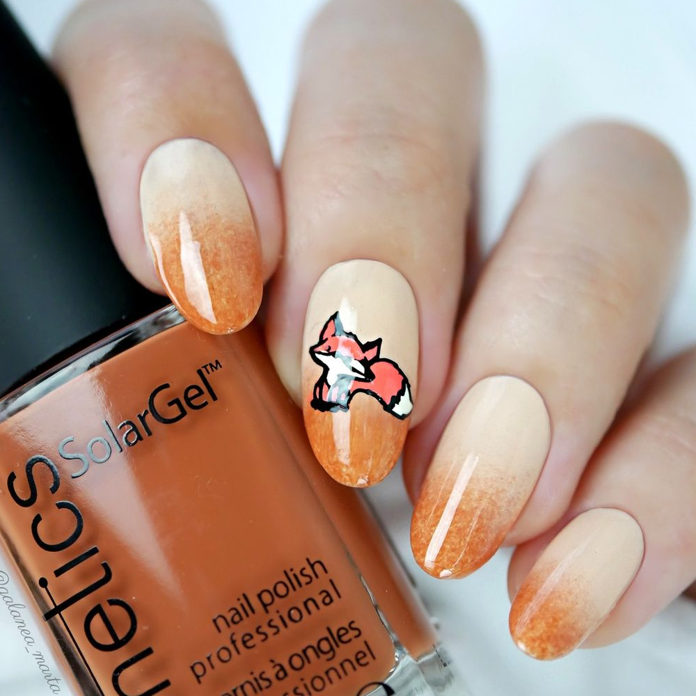 Cute Fox with Ombre Nails