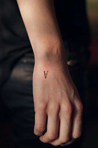 The Dreamiest Ideas Of Hand Tattoos For Women - Glaminati.com