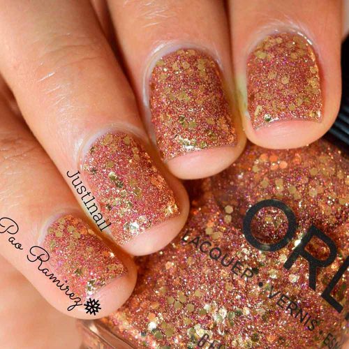 Lovely And Trendy Glitter Nail Art Ideas