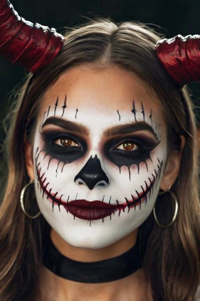 Trendy Skeleton Makeup