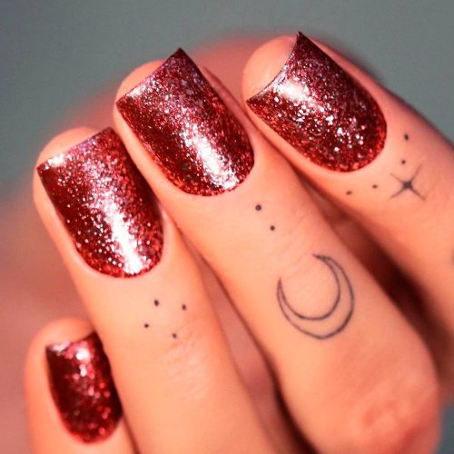 Gittery Burgundy Nails