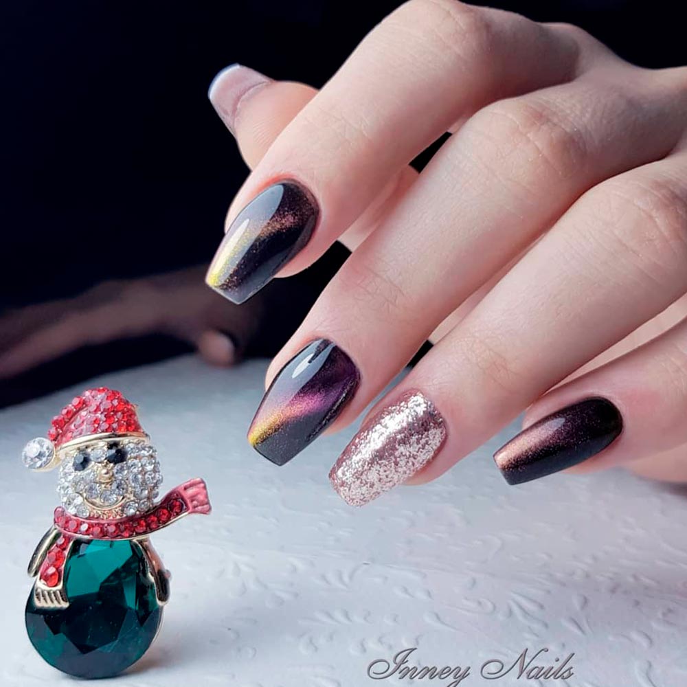 Shimmering Christmas Nails