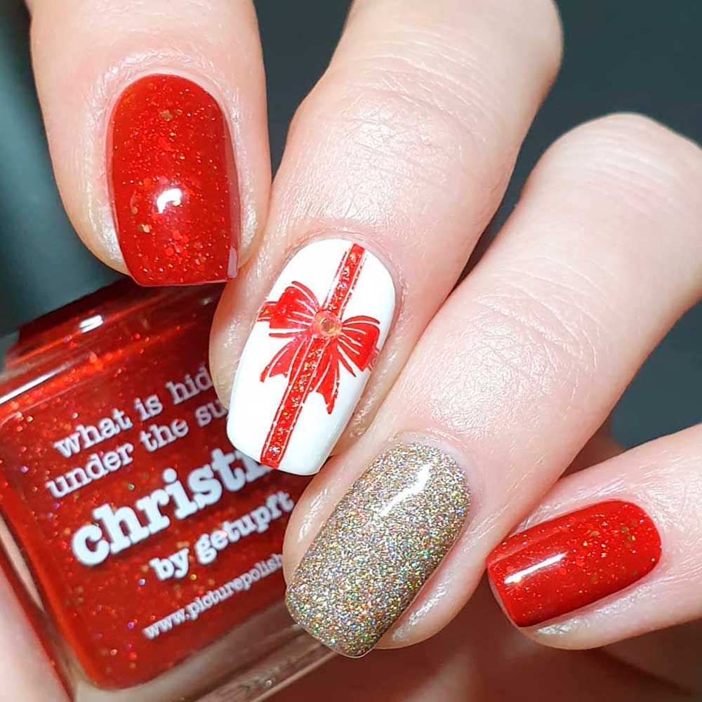 Shimmering Christmas Nails