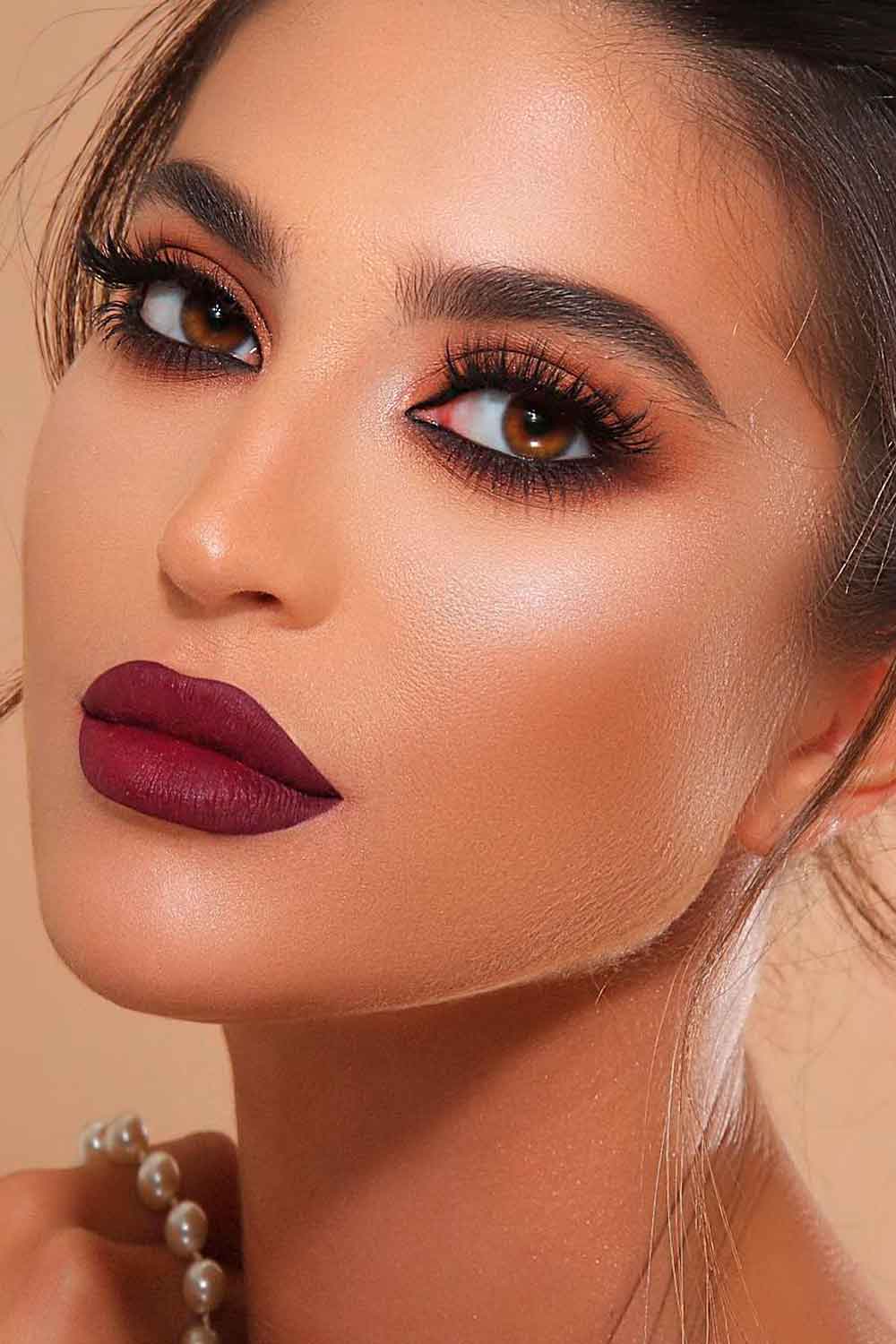 Burgundy Lips #christmasmakeup #christmasmakeupideas #makeup #makeupideas