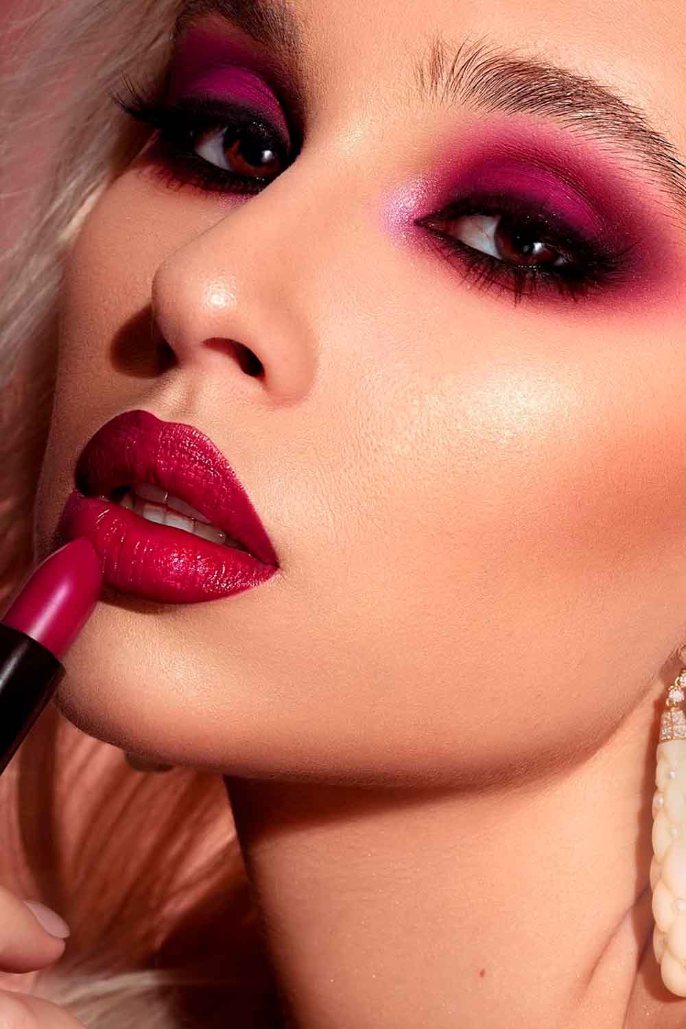 Burgundy Lips #christmasmakeup #christmasmakeupideas #makeup #makeupideas