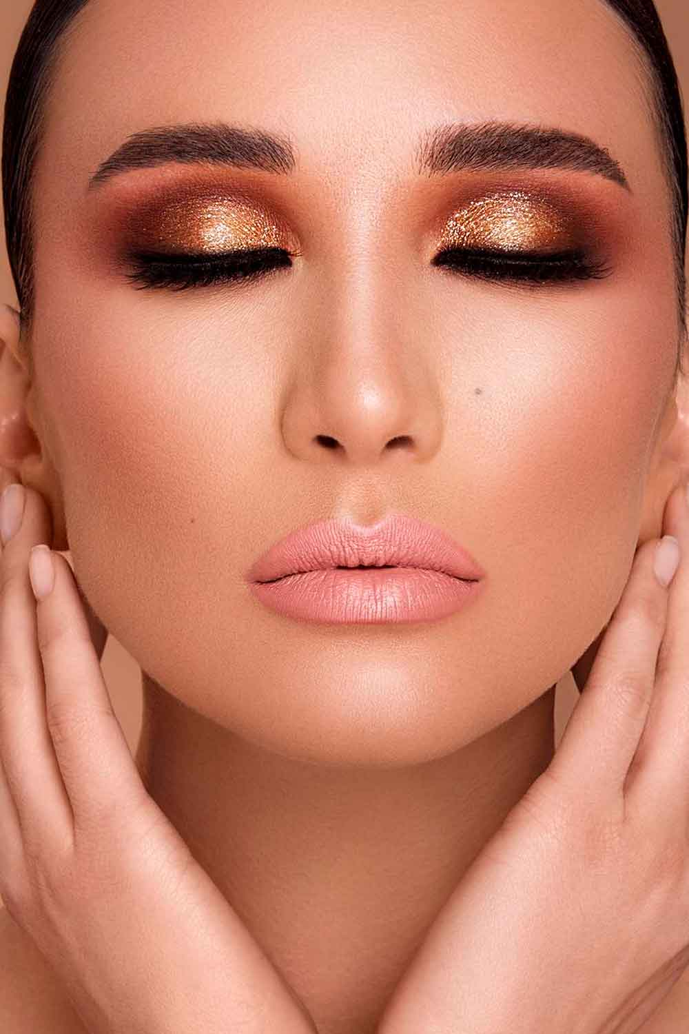 Shades Of Gold #christmasmakeup #christmasmakeupideas #makeup #makeupideas