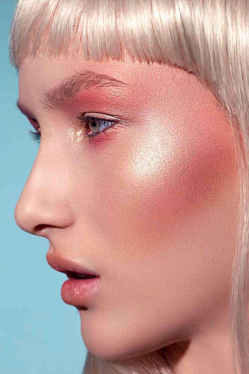 Attention on Highlighter #christmasmakeup #christmasmakeupideas #makeup #makeupideas