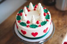 Ultimate Guide to Christmas Cakes: Recipes & Decorations