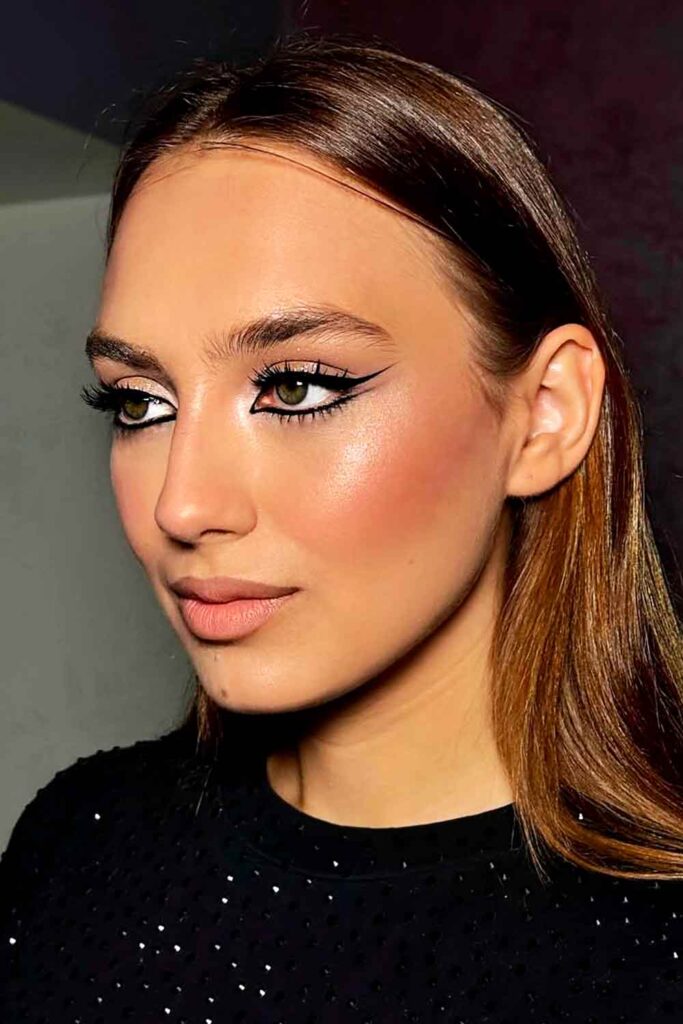 Lines Spotlight #prommakeup #prommakeupideas