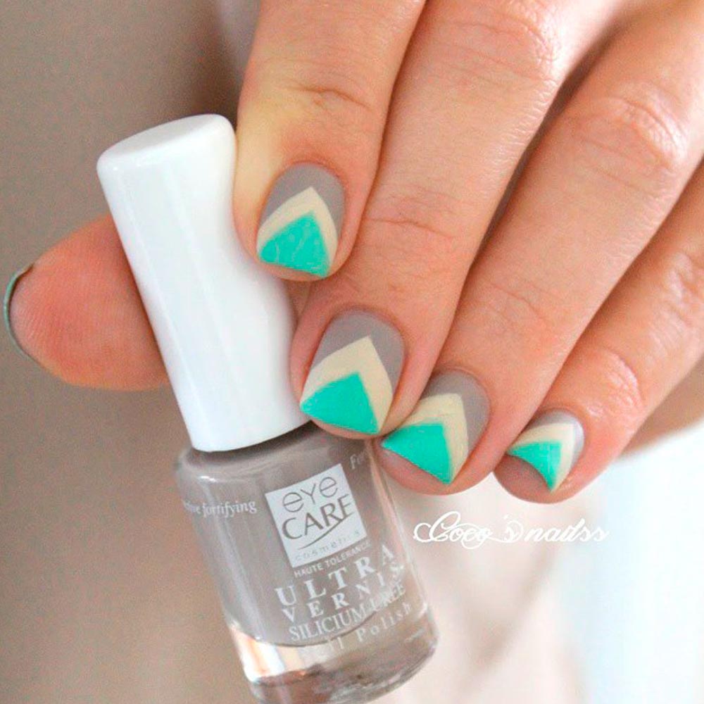 Chevron-Patterned Nails