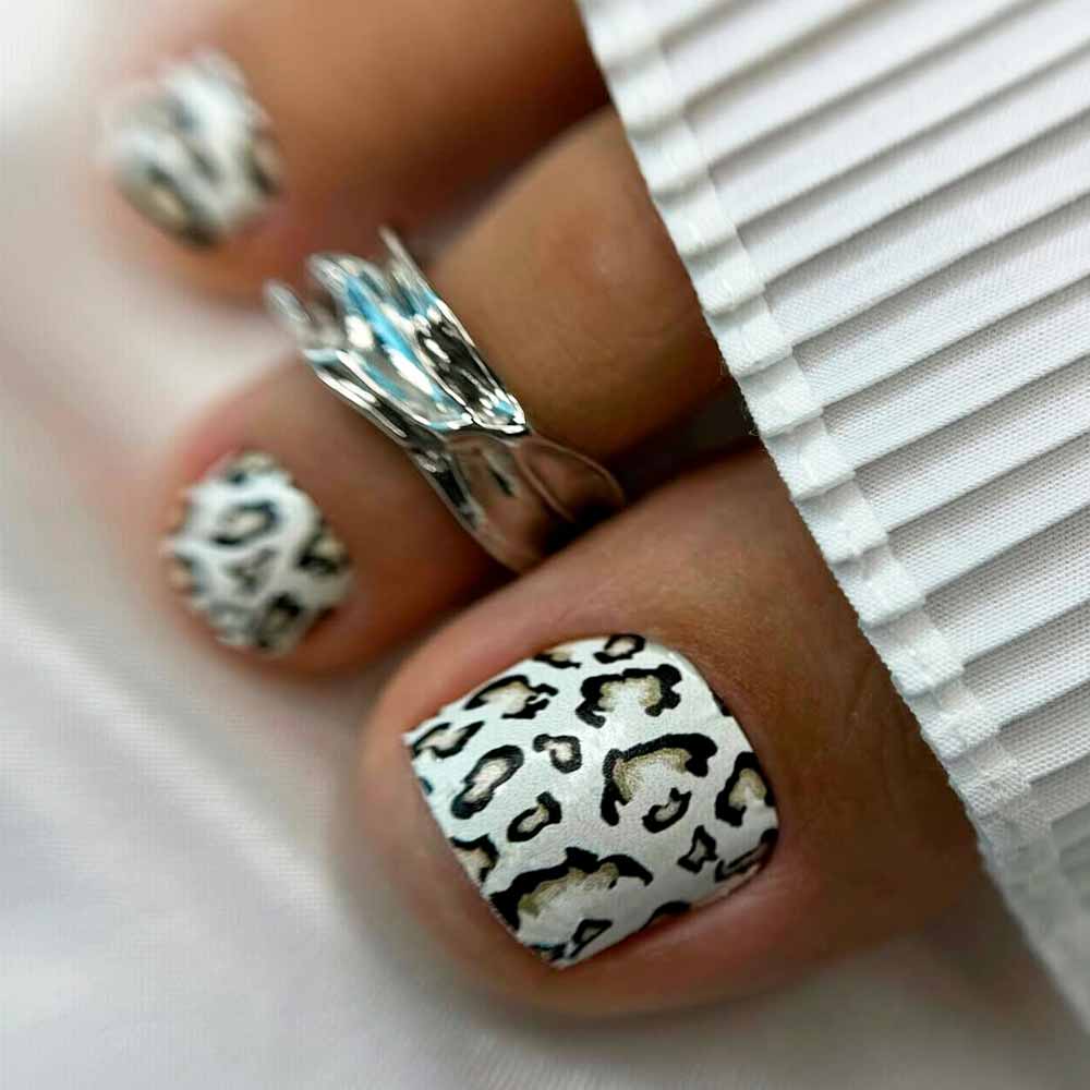 Animal Print Designs #toenail #toenails #pedicure #toenaildesigns #pedicuredesigns