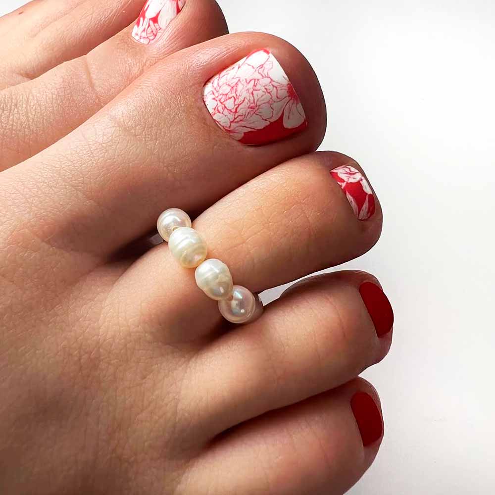 Floral #toenail #toenails #pedicure #toenaildesigns #pedicuredesigns