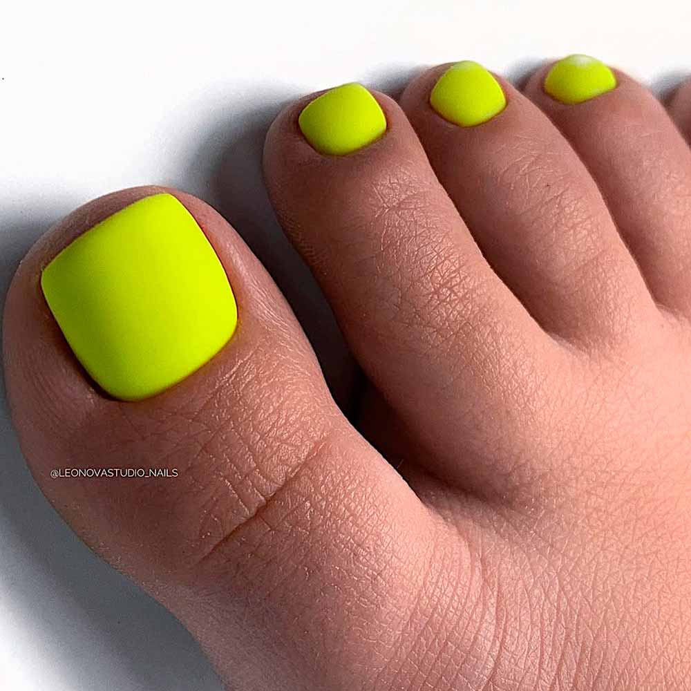 Easy One Color Nail Designs For Your Toes #toenail #toenails #pedicure #toenaildesigns #pedicuredesigns