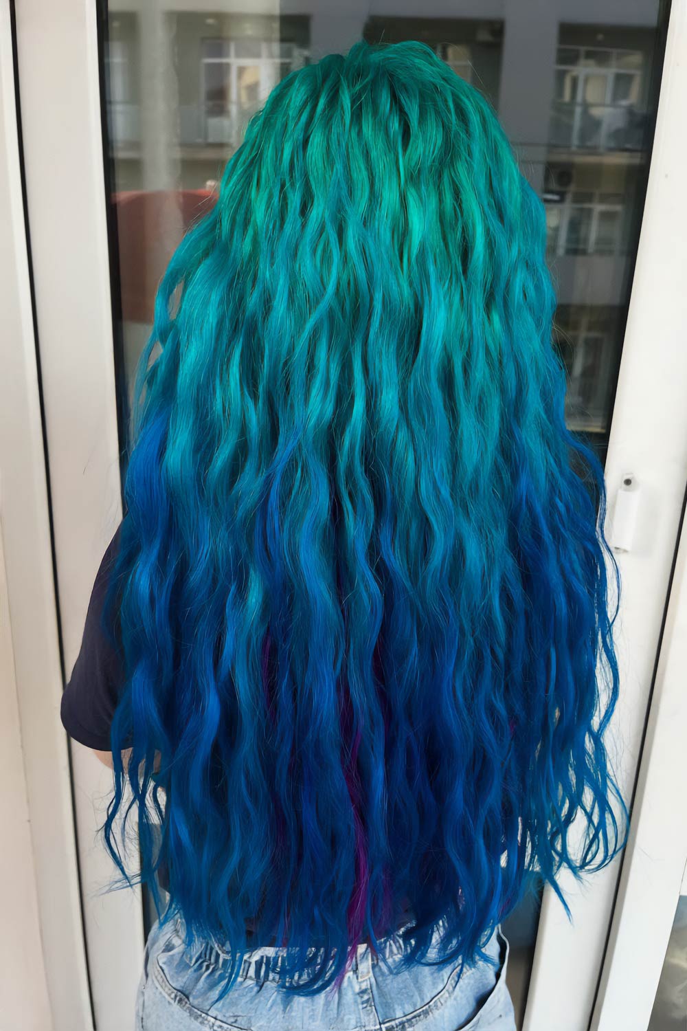 Tropical Ocean Ombre: Green to Deep Sea Blue