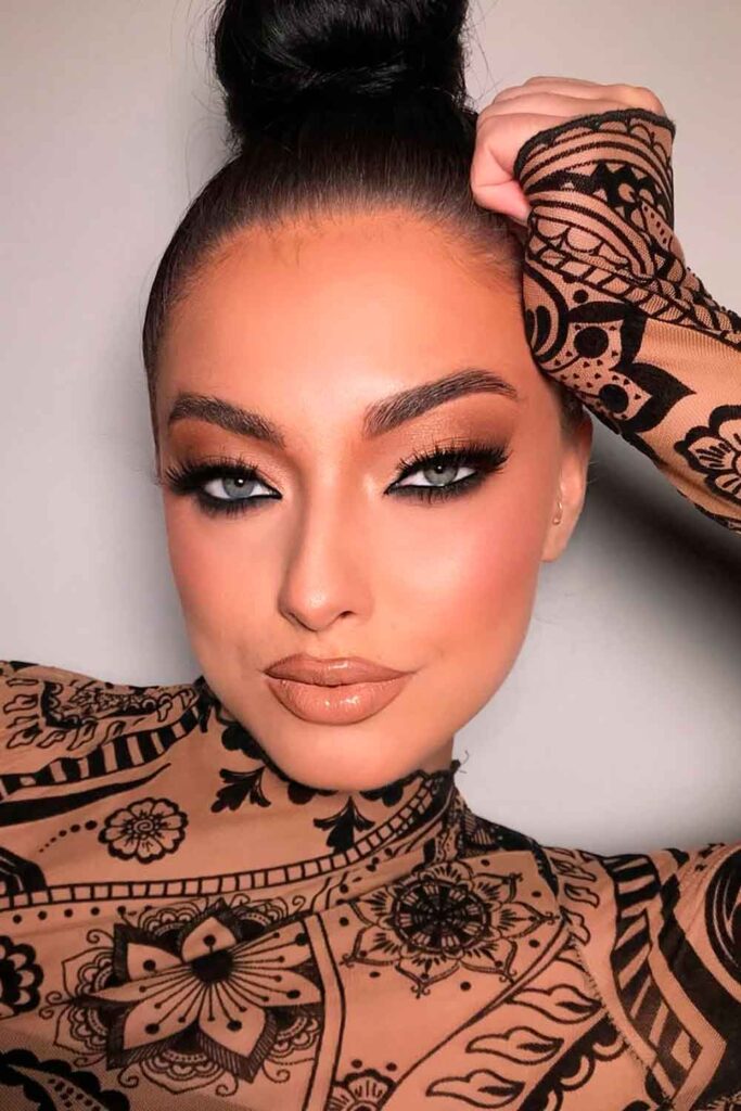 Polished SmoKey Glam #grayeyesmakeup #makeupgrayeyes