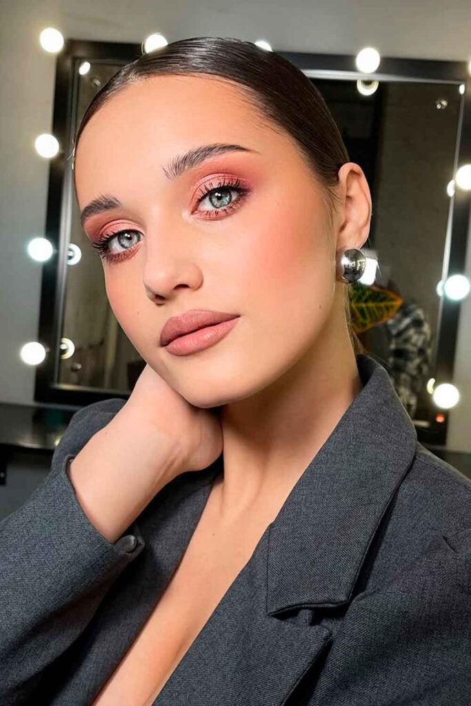 Minimalist Rose Code #grayeyesmakeup #makeupgrayeyes