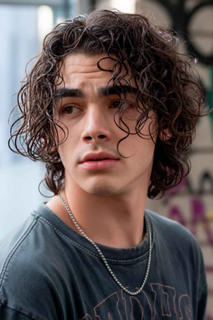 Medium Wet-Look Curls