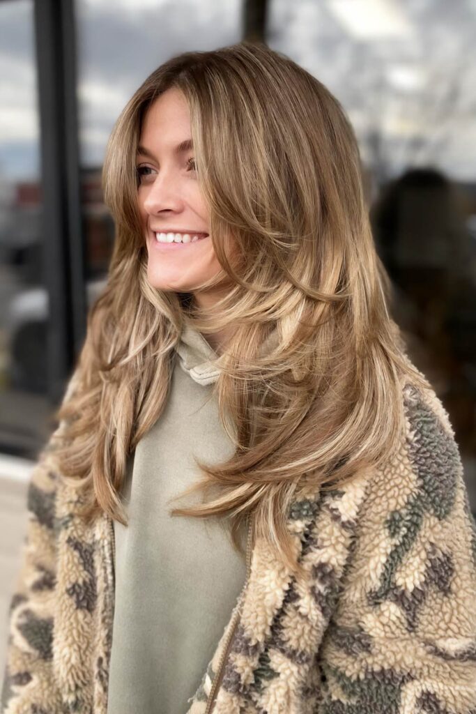 Layered Blowout with Soft Face-Framing Movement