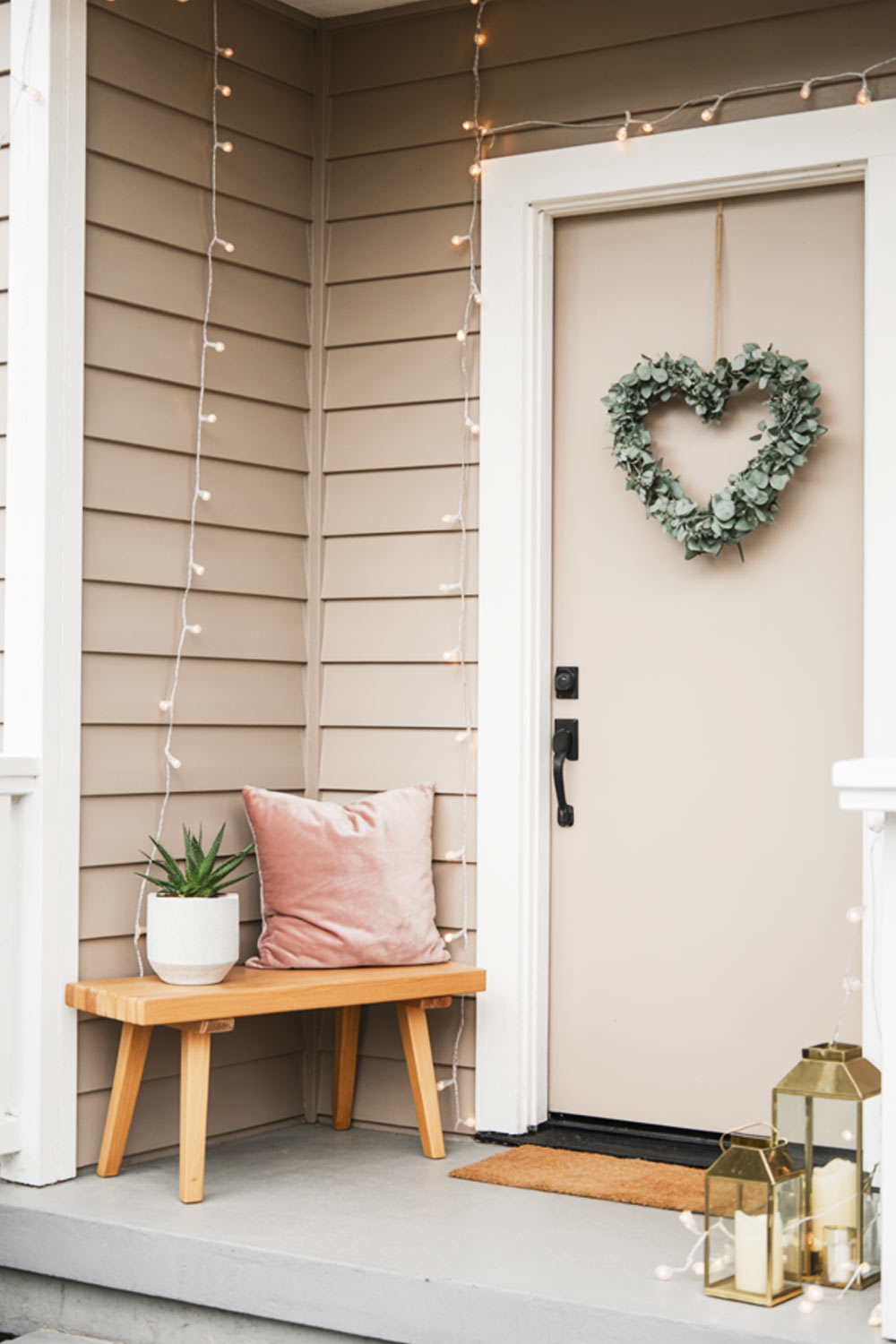 A Welcoming Valentine’s Porch Decor