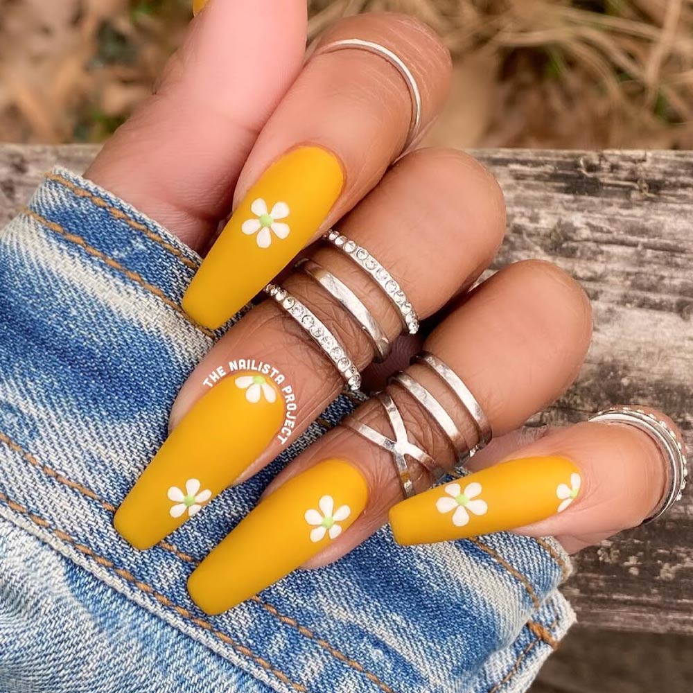 Matte Yellow Daisy Nail Designs