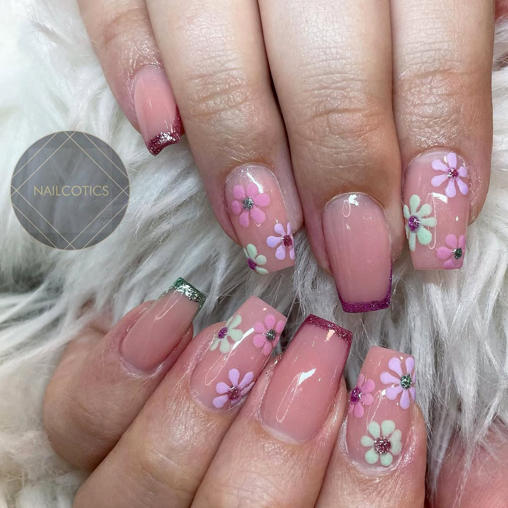 Daysy Idea for Square Nails with Glitter Tips